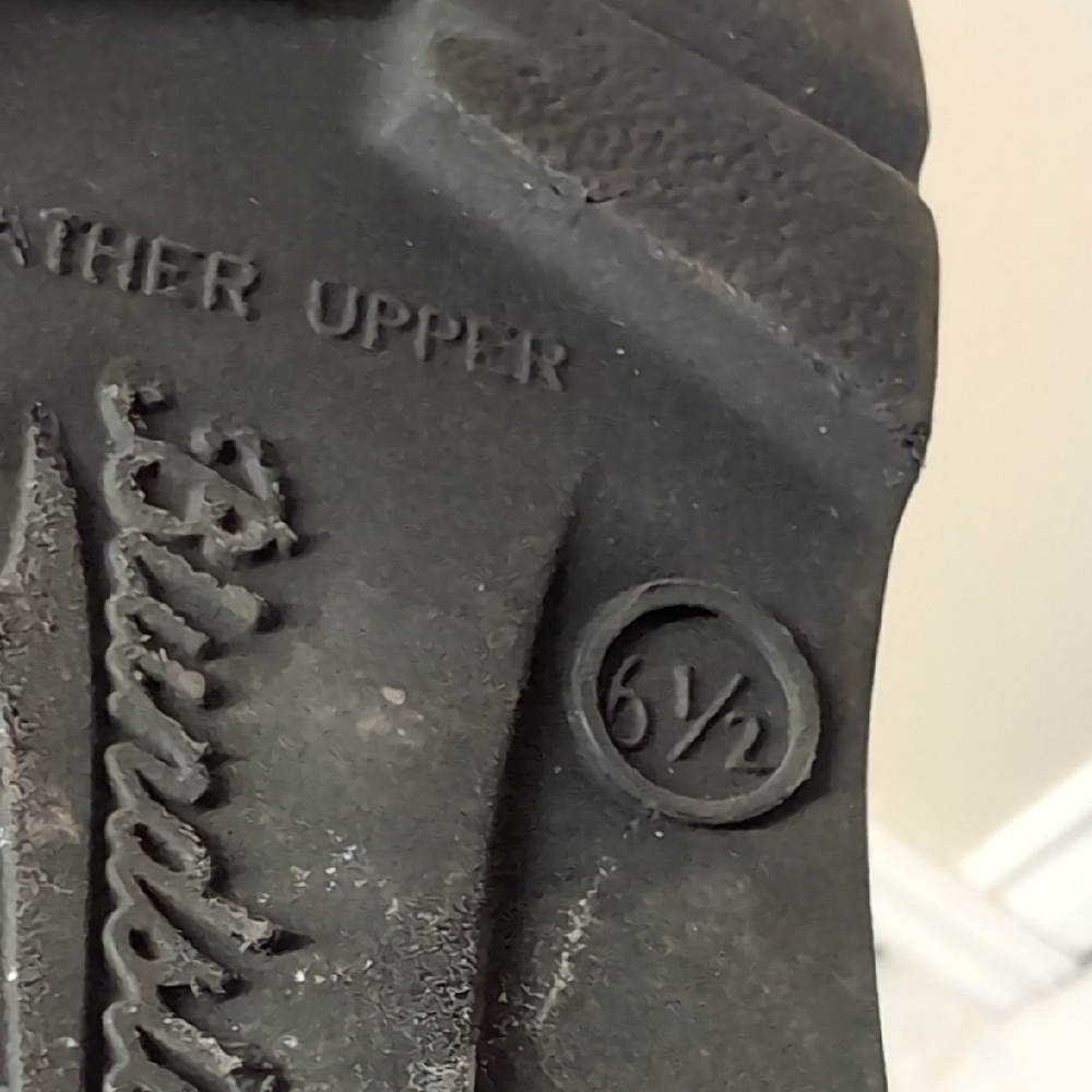 Blundstone Black Leather Ankle Boots - Picture 5 of 10